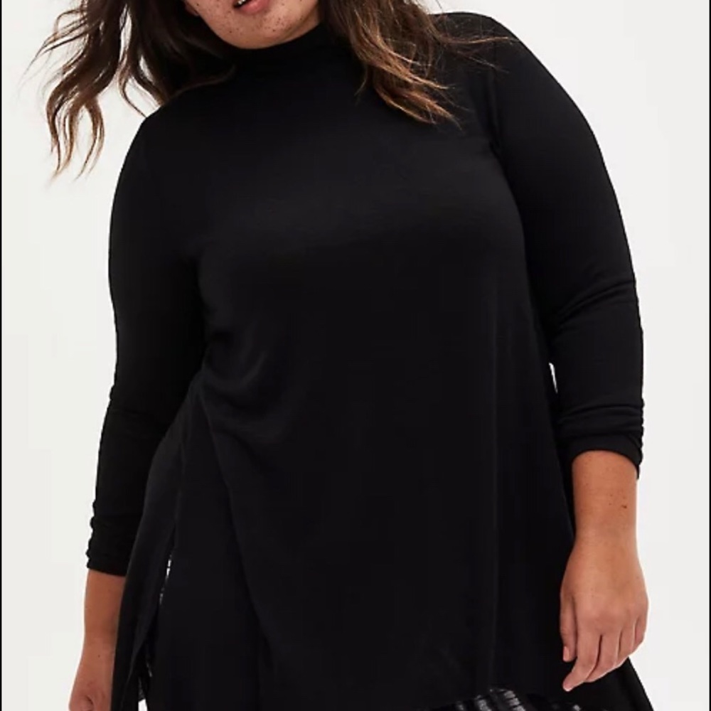 Torrid BLACK HACCI MOCK NECK SHARKBITE TEE 00/M/10
